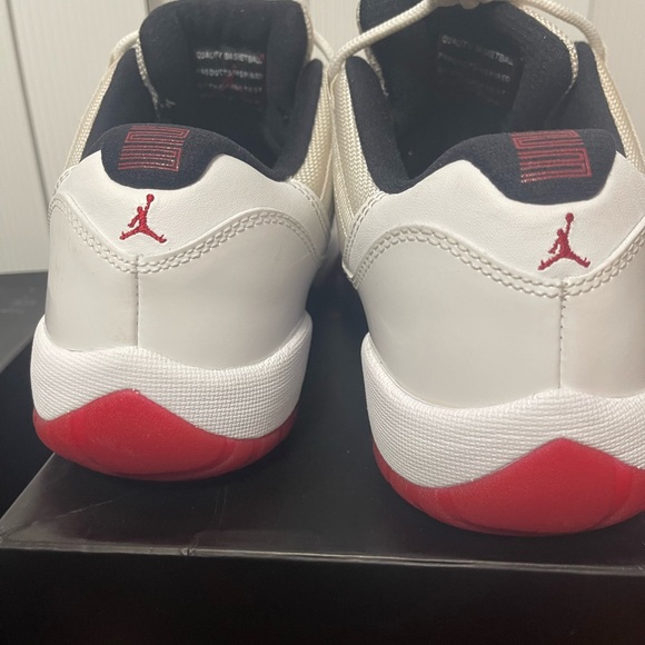 Jordan 11 - Picture 3 of 5